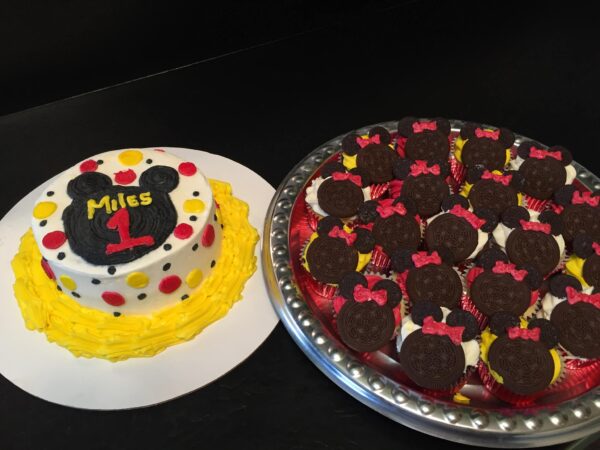 Minnie mouse cake and minnie mouse cupcakes.