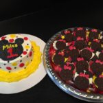 Minnie mouse cake and minnie mouse cupcakes.